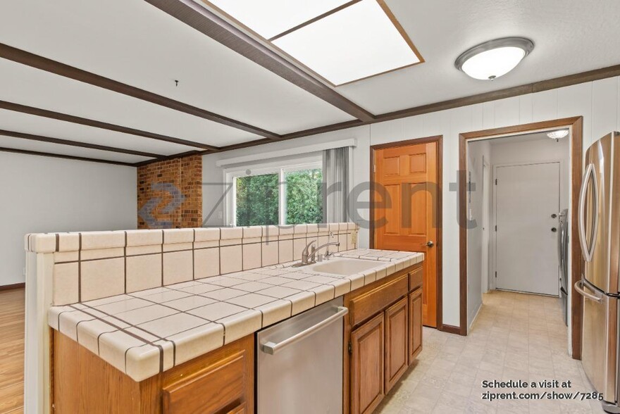 Building Photo - 1349 Thunderbird Ave