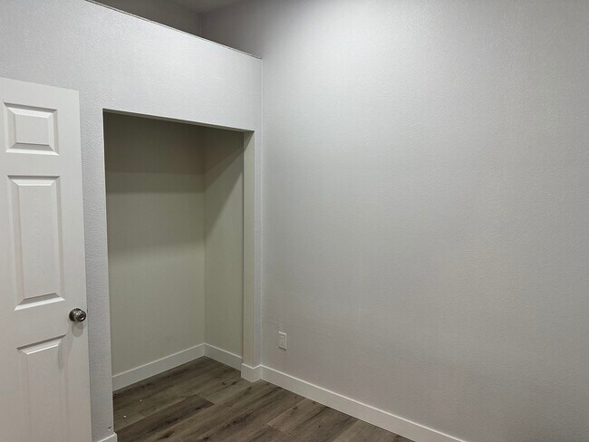 Unit B Bedroom in Front - 656 S 7th St
