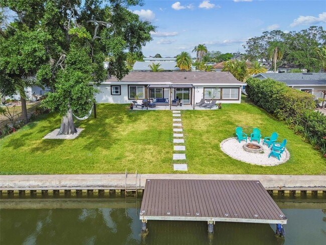 Building Photo - 3922 Fontainebleau Dr