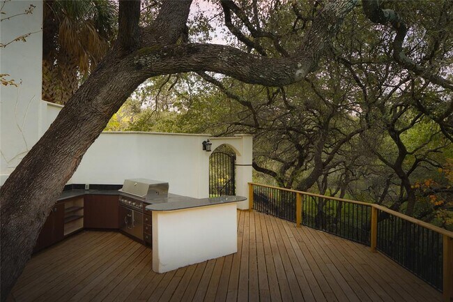 Building Photo - 2705 Island Ledge Cove