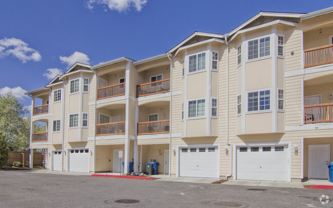 Building Photo - Cabiao Townhomes