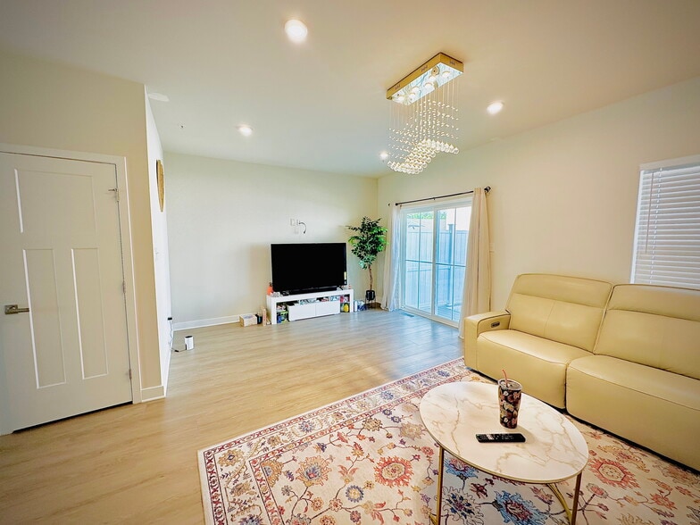 Building Photo - 50 Dolcie Ln