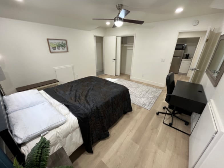 Building Photo - 4059 Ridge St