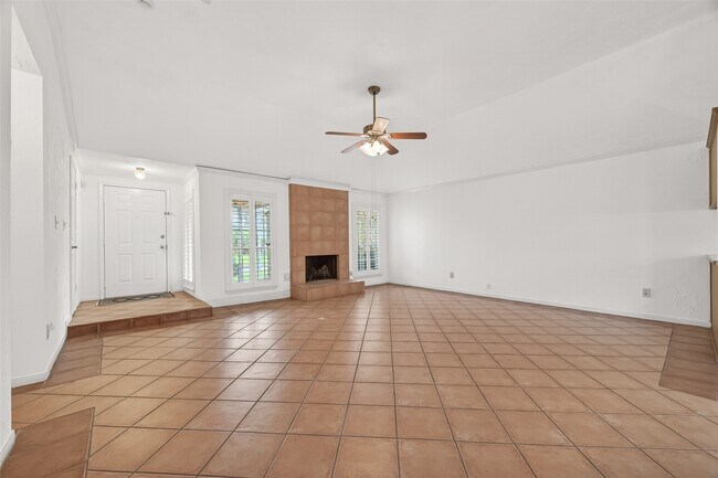 Building Photo - 3306 S Greenpark Dr