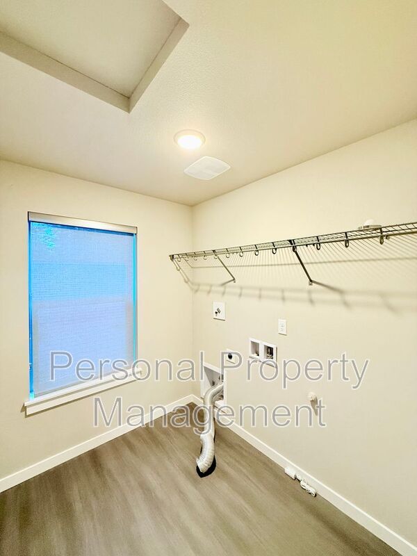 Building Photo - 15601 NE 107th St