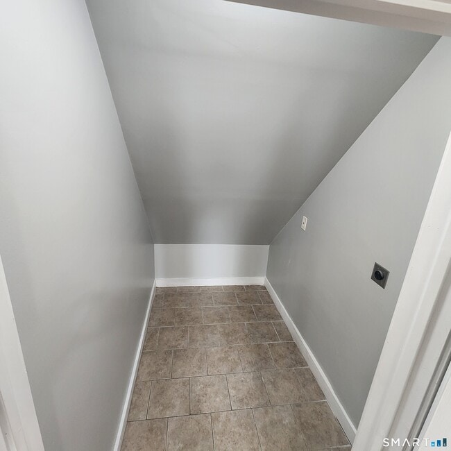 Building Photo - 351 Hillside Ave