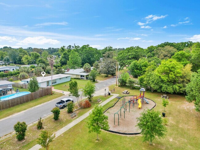 Building Photo - 4 Adkinson Dr