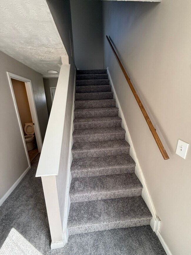Building Photo - Charming 3-Bedroom Property in Prime Location
