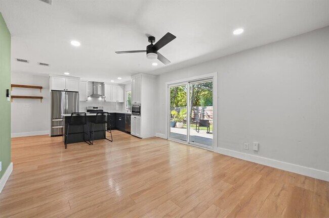 Building Photo - 2307 Deadwood Dr