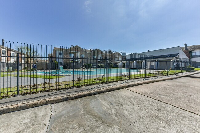Building Photo - 10122 Waterstone Dr