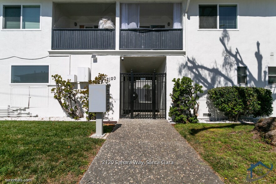 Building Photo - 2120 Sahara Way