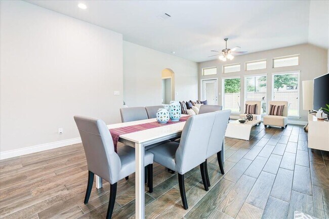 Building Photo - 217 Cherokee Rose Cir