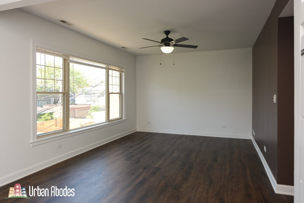 Building Photo - 5208 N Sawyer Ave
