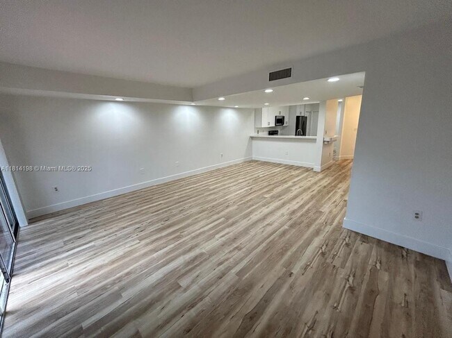 Building Photo - 1325 NW 124th Ave