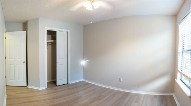 Building Photo - 654 Terry Ave