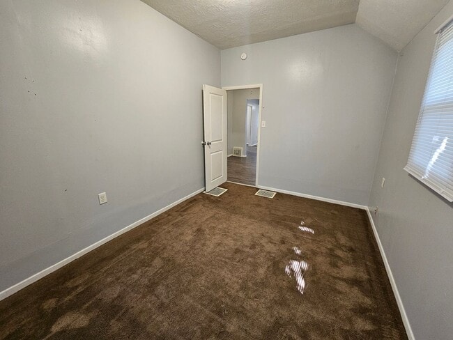 Building Photo - 3 Bed, 2 Bath, Elkhart