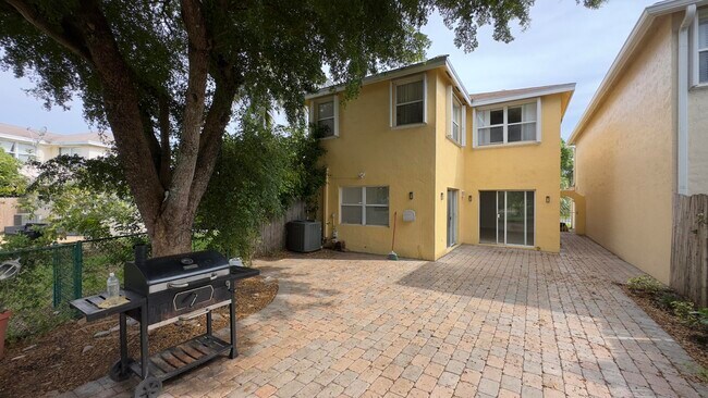 Building Photo - 4068 Eastridge Dr