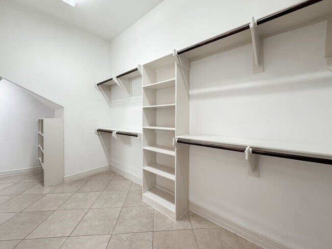 Building Photo - 14 Spincaster Drive