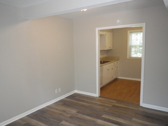 Building Photo - 422 Acklen Park Dr