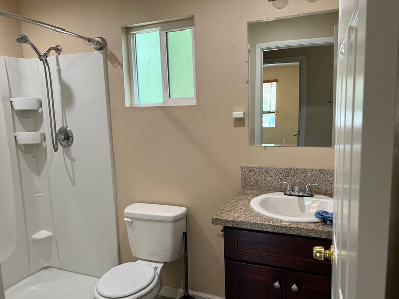 Building Photo - 10627 Lind Ave