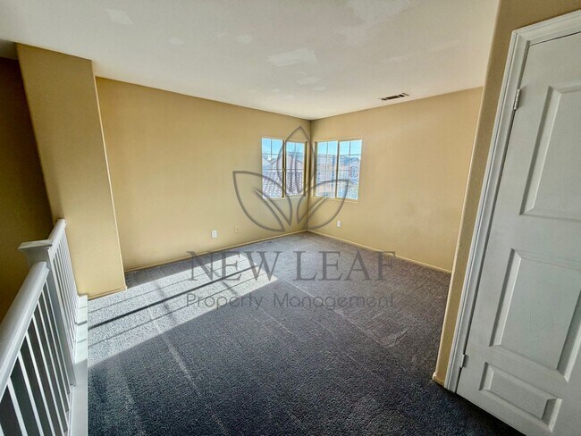 Building Photo - 4 bedroom 3bath 3 car garage in Victorville