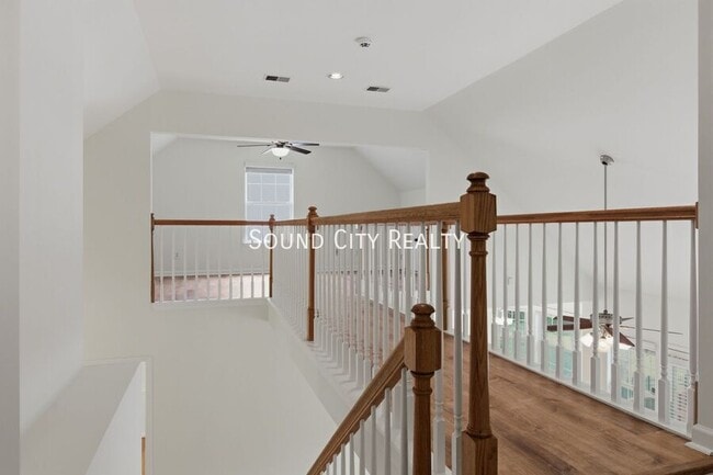 Building Photo - 5112 Bay Overlook Dr