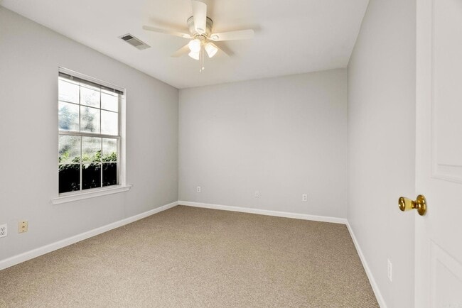 Building Photo - 12711 Misty Creek Dr