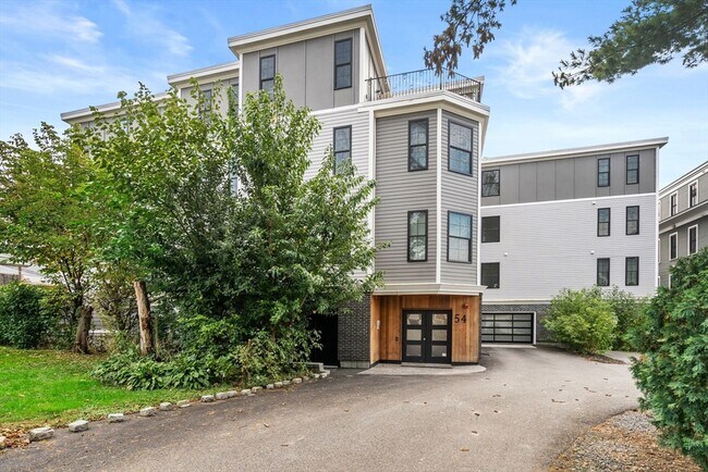 Primary Photo - 54 River St