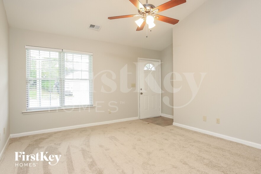 Building Photo - 4 Franklinwood Dr