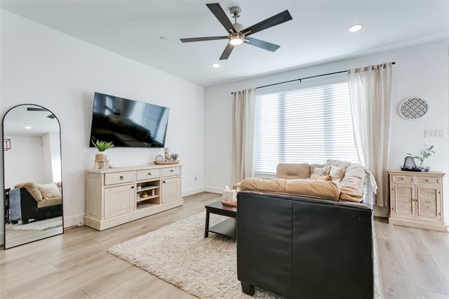 Building Photo - 7605 Reis Ln