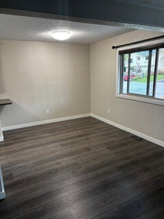 Dining area - 8204 Mentra St