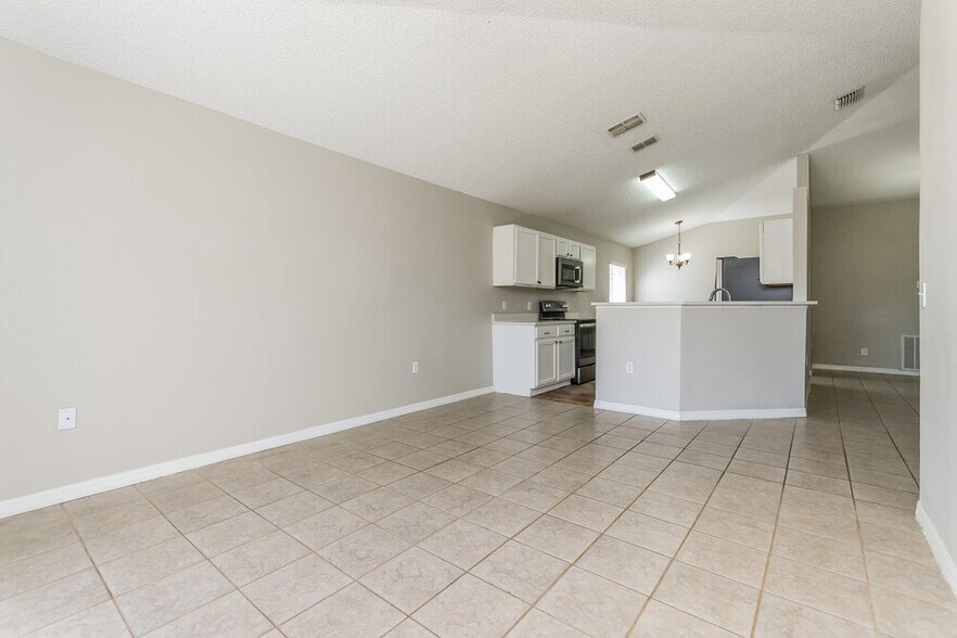 Building Photo - 15922 Wilkinson Dr