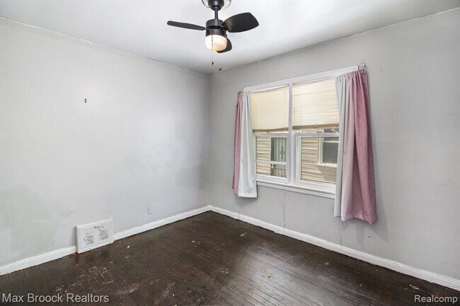 Building Photo - 22510 Frisbee St