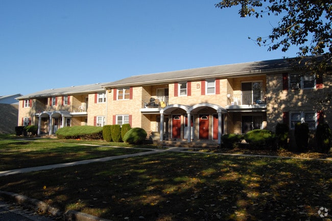 Primary Photo - Woodcrest Apartments