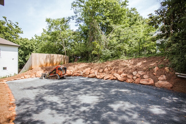 Building Photo - 132 Flint St