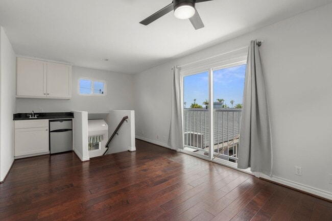 Building Photo - Crown Point 4Bed 3Bath (2 Primary suites) ...