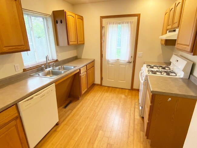 Building Photo - 2-Bedroom, 1-Bath Ranch Style Home - ADA C...
