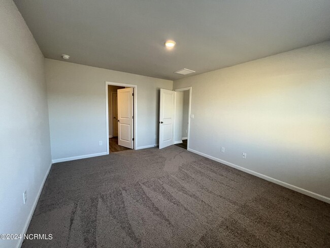 Building Photo - 8201 E Highcroft Dr NE