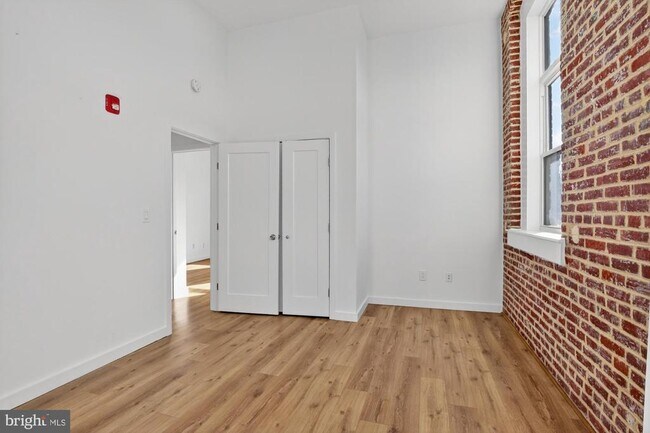 Building Photo - 2045 Trenton Ave