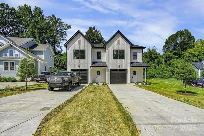 Building Photo - 3127 Columbus Cir