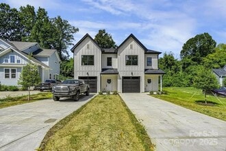 Building Photo - 3127 Columbus Cir