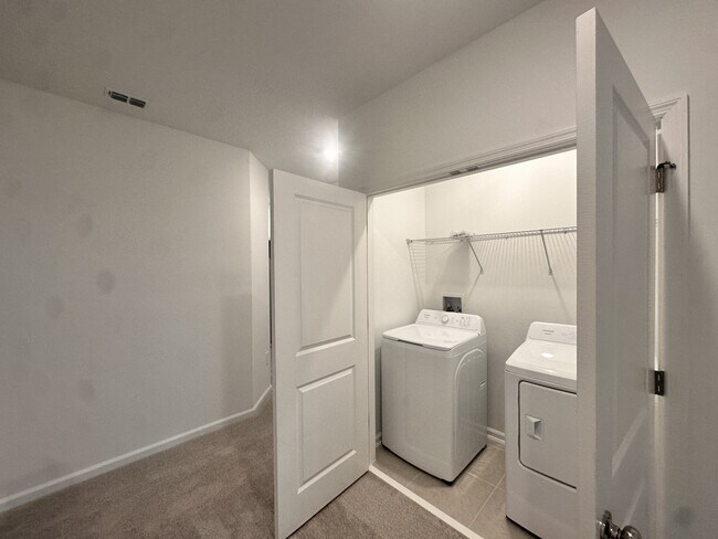 Building Photo - 2423 Bevel Ln