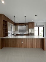 Building Photo - 920 SW 71st Ave