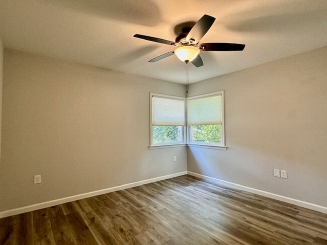 Building Photo - NEWLY RENOVATED 3 BED, 3 BATH ONE STORY HO...