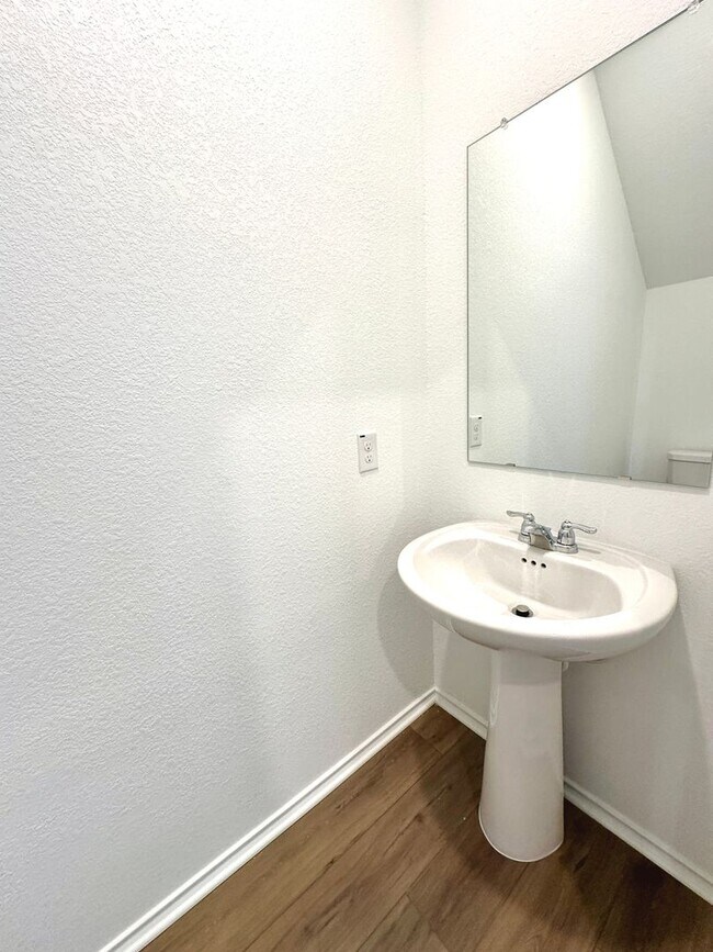 Building Photo - Coming Soon!  Late July Move in Available...
