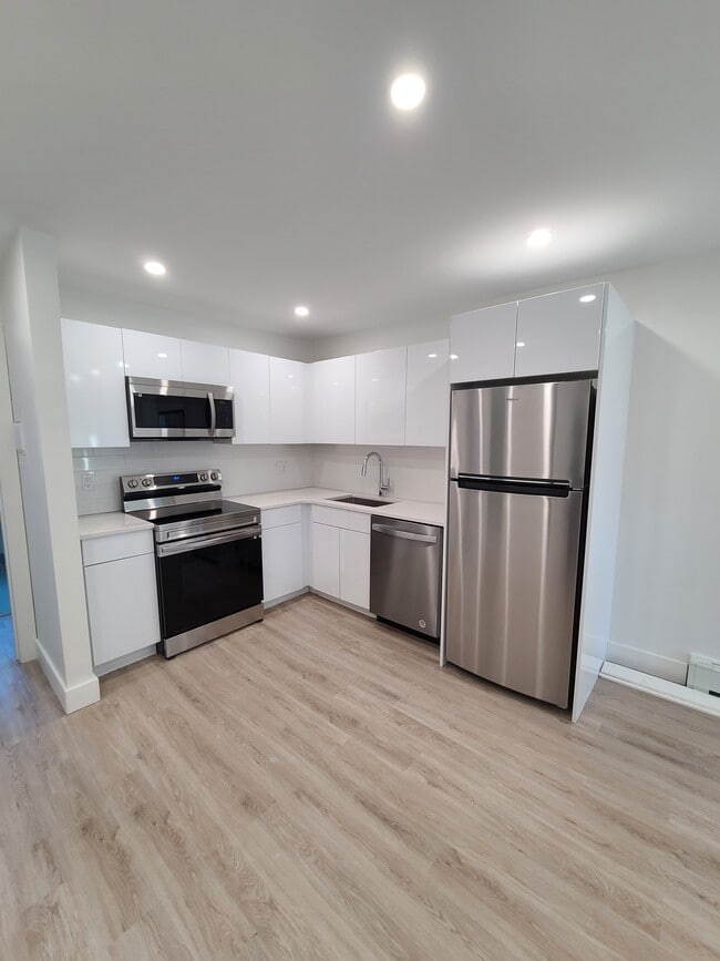 Primary Photo - Matilda Apartments: Luxury 1 Bedroom Apartments, Just 2 blocks from the beach