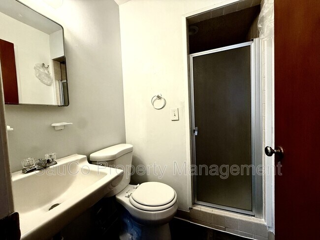 Building Photo - 4751 SW 53rd Ave