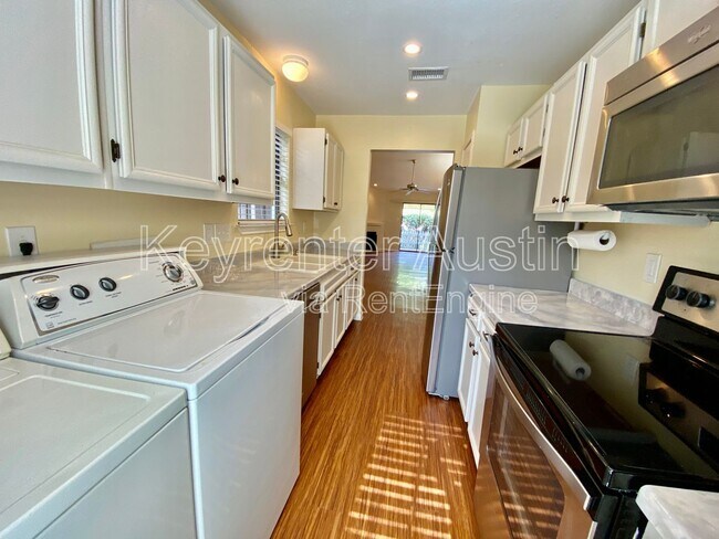 Building Photo - 1601 Faro Dr