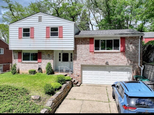 Primary Photo - PRIME LOCATION Beautiful Home 1 Mile from ...