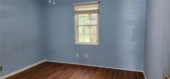 Building Photo - 205 Glenview Terrace